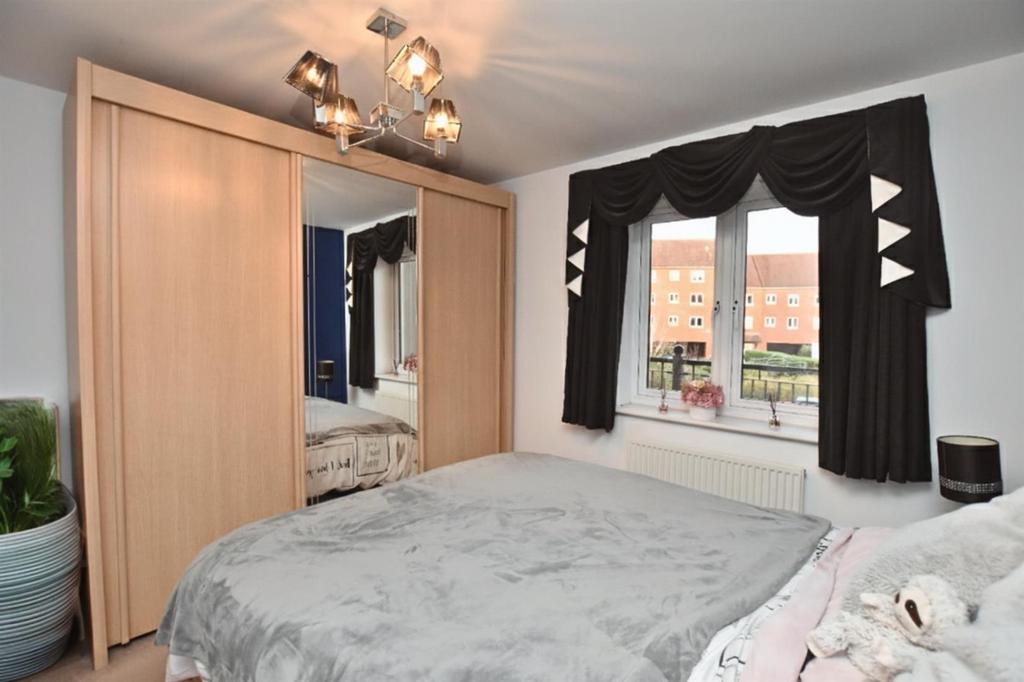Bedroom A.jpg