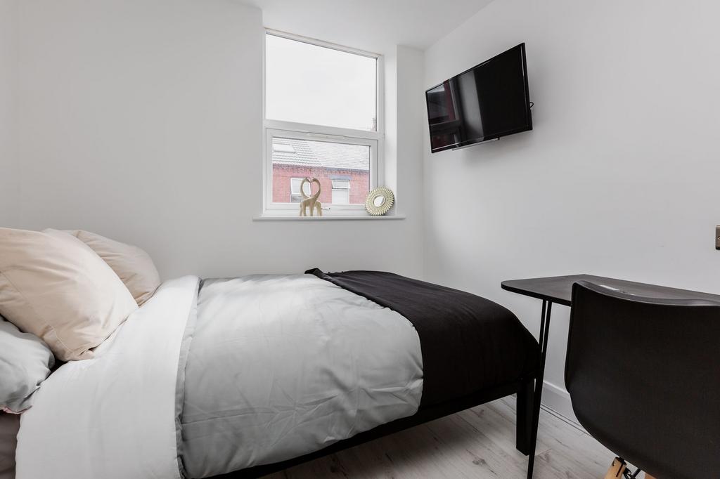 A bright and tidy double bedroom with neutral d...