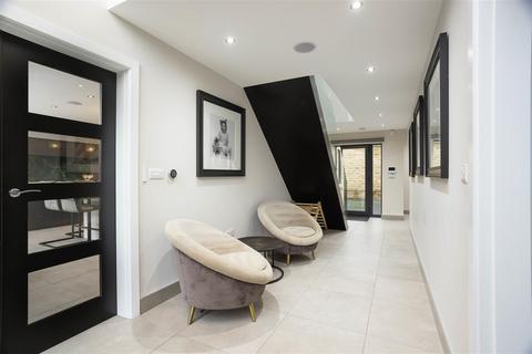 5 bedroom detached house for sale, King Street, Bradford BD11