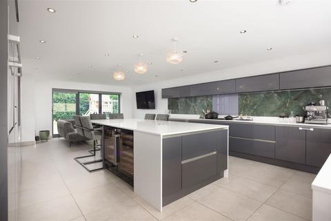 5 bedroom detached house for sale, King Street, Bradford BD11