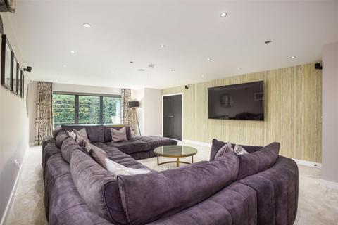 5 bedroom detached house for sale, King Street, Bradford BD11