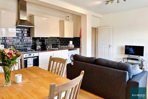 undefined, High Road, North Finchley, N12