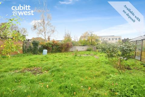 4 bedroom detached bungalow to rent, Benhilton Gardens Sutton SM1