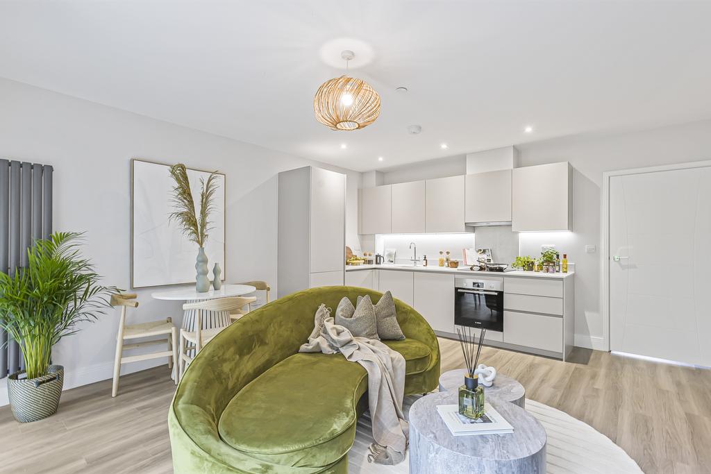 E13 show home