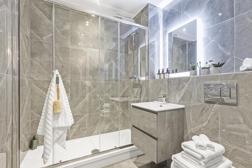 E13 show home