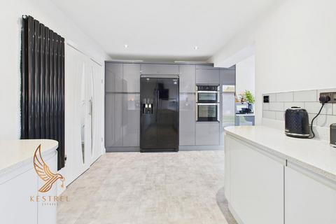 3 bedroom detached house for sale, Newhill Road, Barnsley S71
