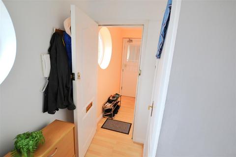 2 bedroom flat for sale, Walsingham Close, Hatfield