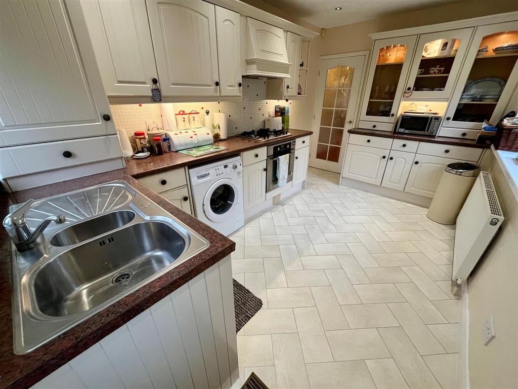 Kitchen..jpg