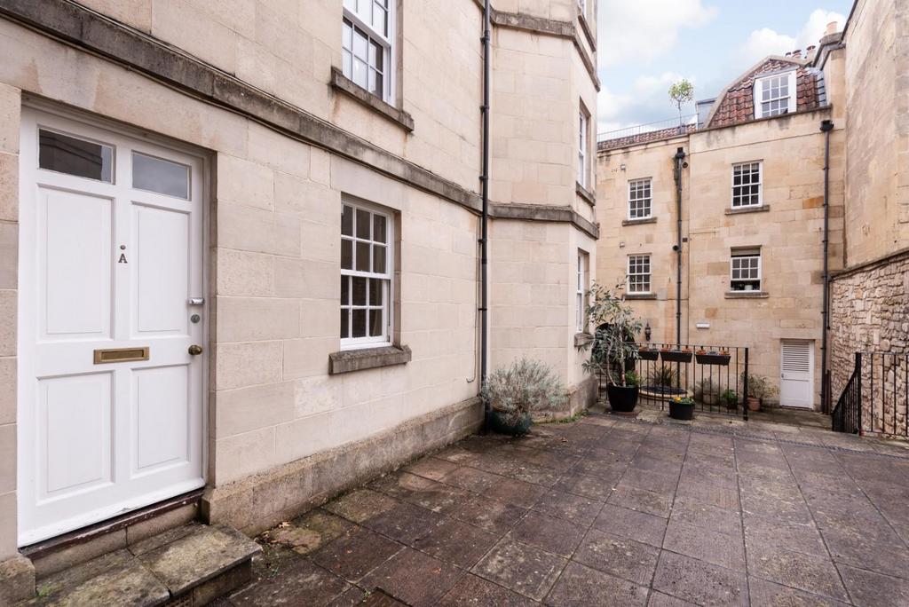 Flat A, Bartletts Court, Bath BA2 4 JT-3.jpg
