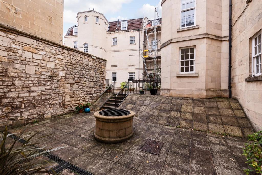 Flat A, Bartletts Court, Bath BA2 4 JT-5.jpg