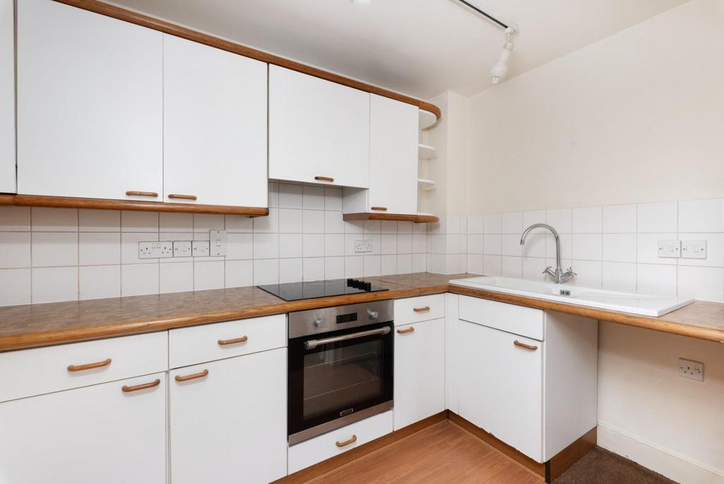 Flat A, Bartletts Court, Bath BA2 4 JT-10.jpg