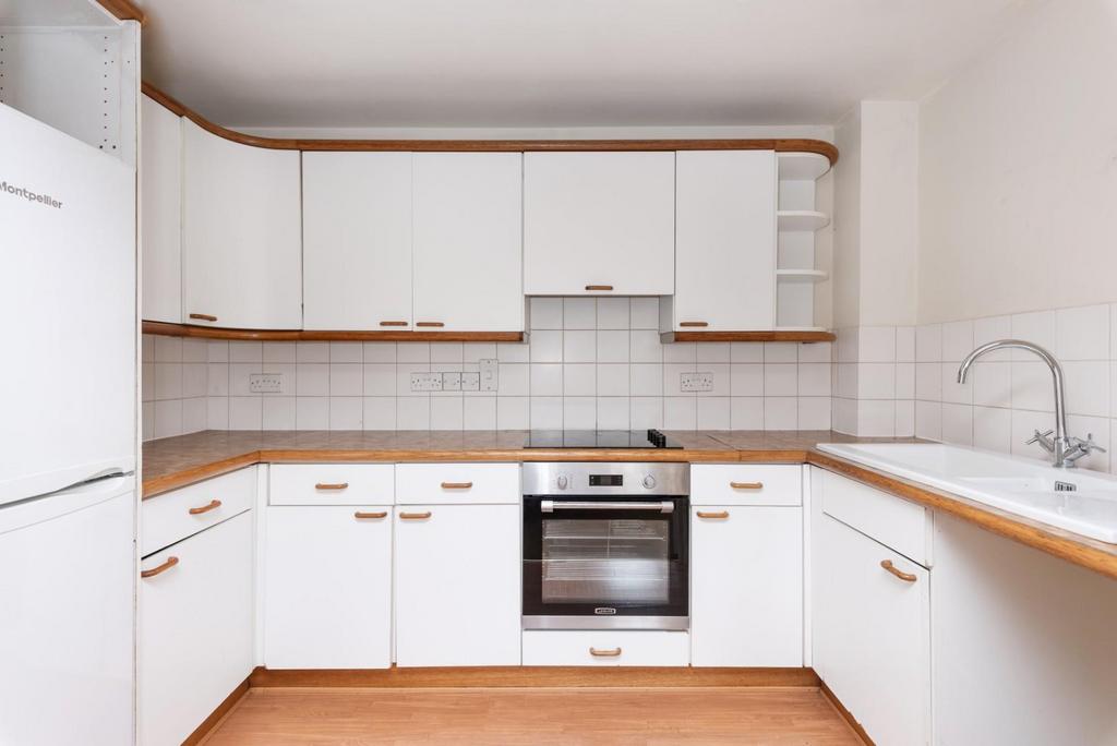 Flat A, Bartletts Court, Bath BA2 4 JT-11.jpg