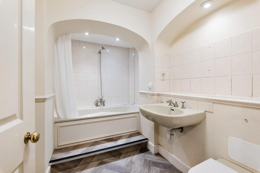 Flat A, Bartletts Court, Bath BA2 4 JT-12.jpg