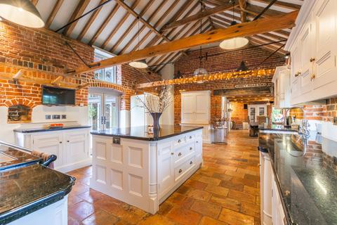 5 bedroom detached house for sale, A Home for All Seasons in Silfield
