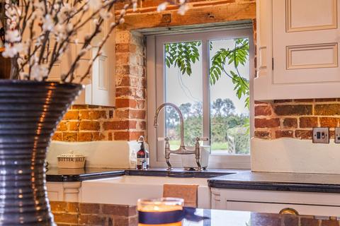 5 bedroom detached house for sale, A Home for All Seasons in Silfield