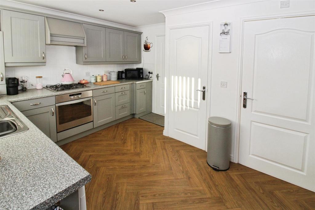 Dining kitchen