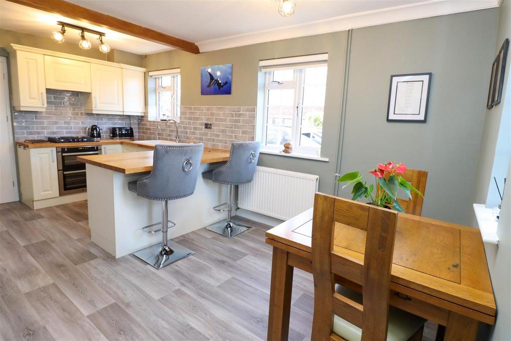 Kitchen/Breakfast Room