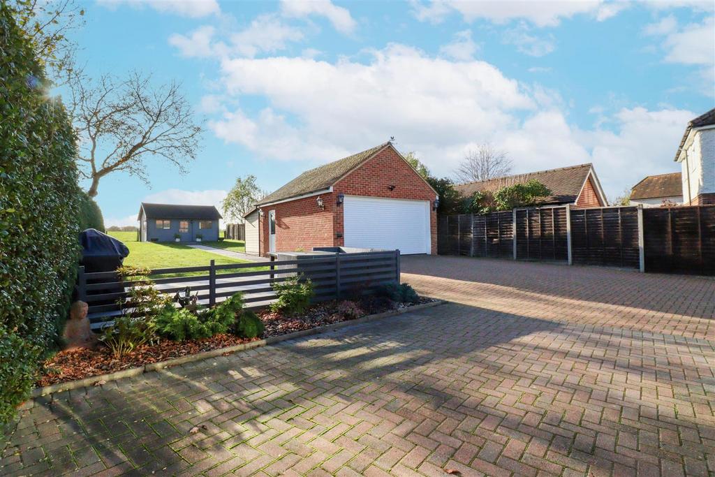 Driveway, Garage & Garden