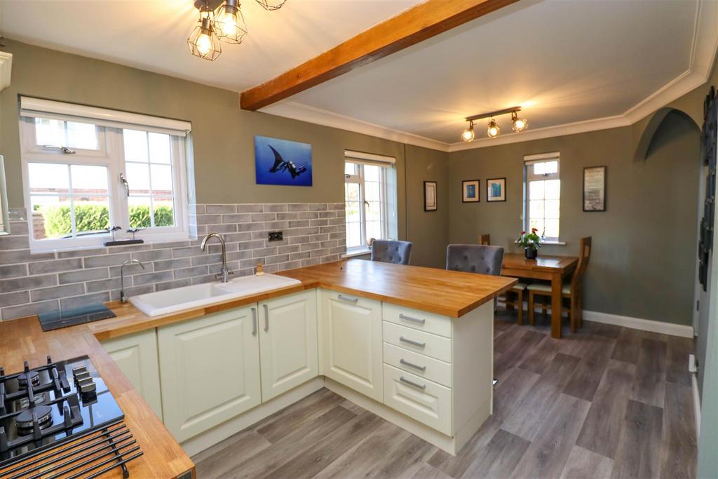 Kitchen/Breakfast Room