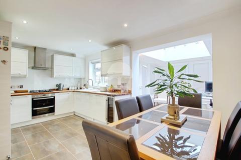 undefined, Holmlea Road, Datchet SL3