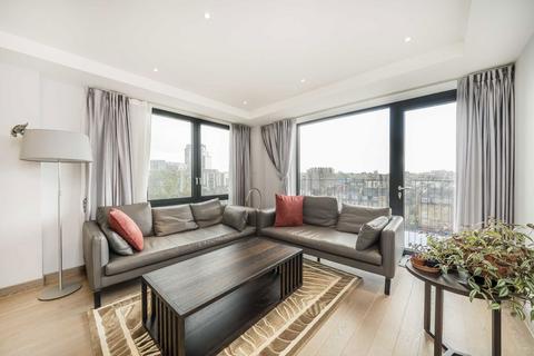 3 bedroom flat to rent, Chivers Passage, London SW18