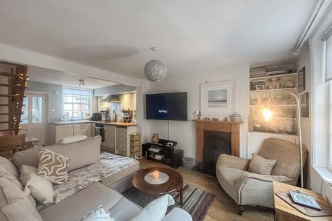 2 bedroom cottage for sale, Alma Street, Wivenhoe, Colchester, CO7