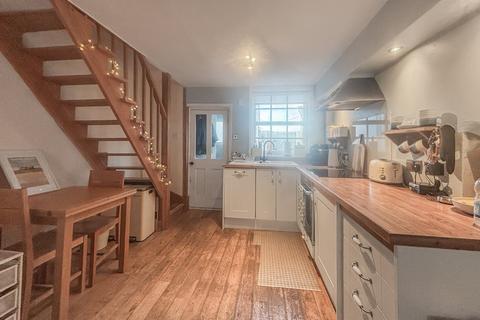 2 bedroom cottage for sale, Alma Street, Wivenhoe, Colchester, CO7