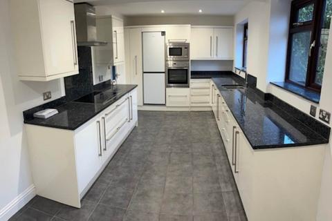 4 bedroom detached house to rent, Abbots Road, Abbots Langley, WD5