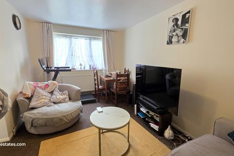 1 bedroom flat for sale, Wigston Close, Edmonton, London N18