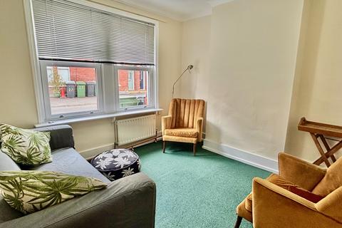 2 bedroom terraced house to rent, St. John's Road, Winchester