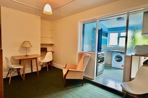 2 bedroom terraced house to rent, St. John's Road, Winchester