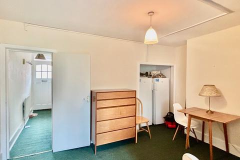 2 bedroom terraced house to rent, St. John's Road, Winchester