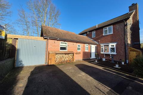4 bedroom detached house for sale, Winchester Drive, Melton Mowbray, LE13