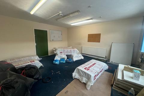 Warehouse to rent, Triumph Way Kempston MK42 7QB