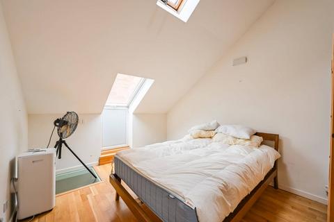 1 bedroom flat to rent, St Frideswides Mews, Poplar, London, E14