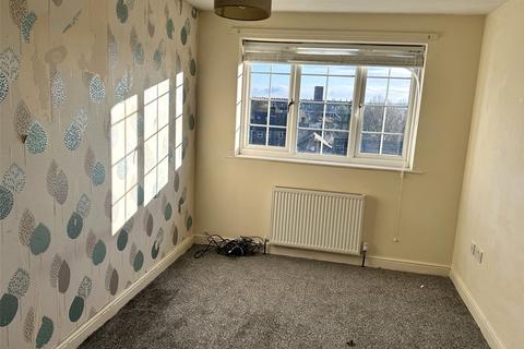 3 bedroom terraced house to rent, Carrholme Court, King Cross, Halifax, HX1