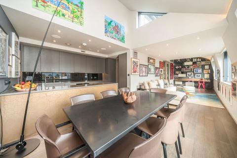 undefined, Rosebery Avenue, London EC1R