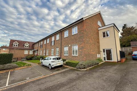 2 bedroom apartment for sale, Gibbs Couch, Carpenders Park