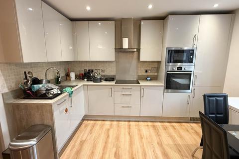 2 bedroom apartment for sale, Gibbs Couch, Carpenders Park