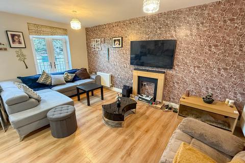 2 bedroom apartment for sale, Gibbs Couch, Carpenders Park