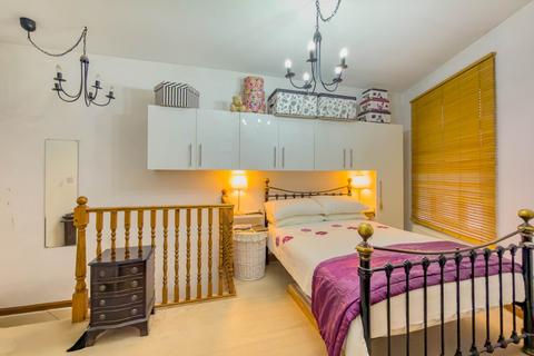 1 bedroom end of terrace house for sale, Upper Batley Low Lane, Birstall