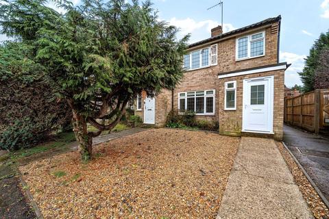 3 bedroom semi-detached house to rent, Triggs Close, Woking, Surrey, GU22