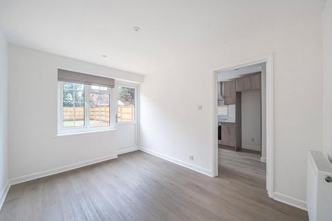 3 bedroom semi-detached house to rent, Triggs Close, Woking, Surrey, GU22