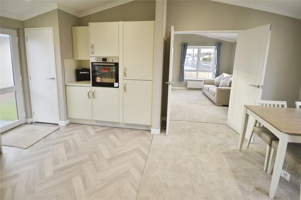 Kitchen/Dining Area