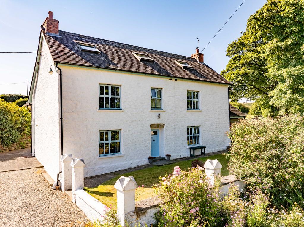 Ty llwyd farmhouse