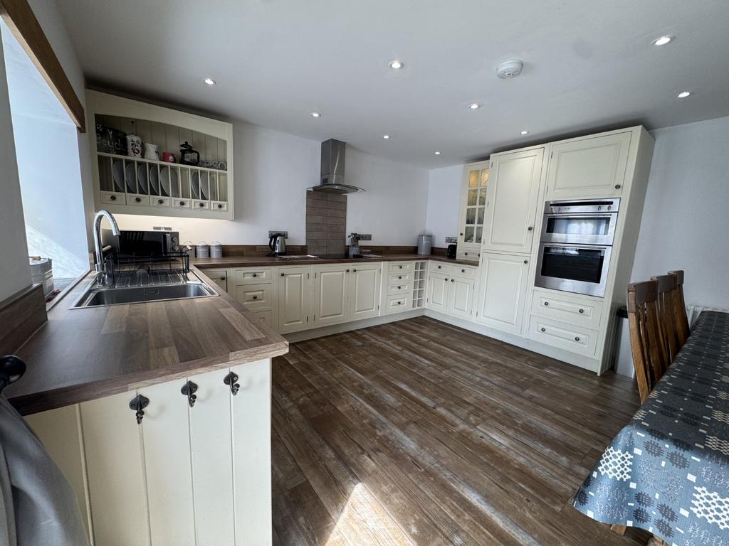 Kitchen/Dining Area/Living Space