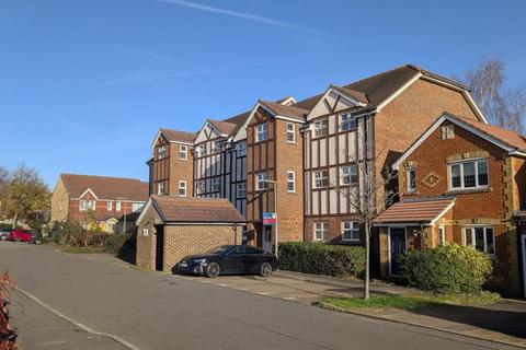 undefined, Lorne Gardens, Woking GU21