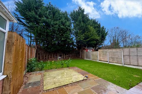 3 bedroom end of terrace house to rent, 3 Bed End-Terraced House, St. Wilfred Road, Bridlington, YO16 4DU