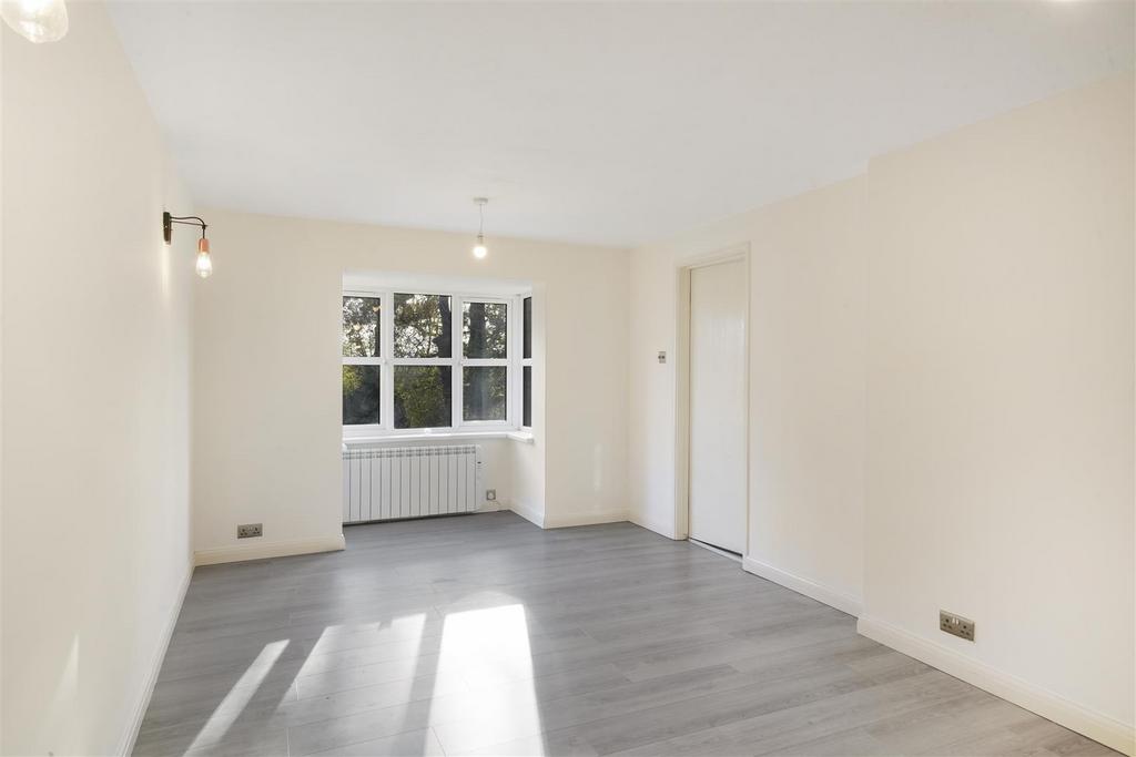 90 Conifer Way - j Zccd8 MWL8kx Hy D3 Qne5.jpg