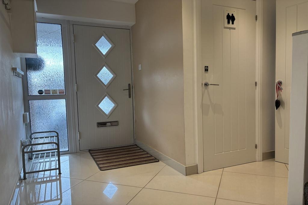 Entrance hall  (Main